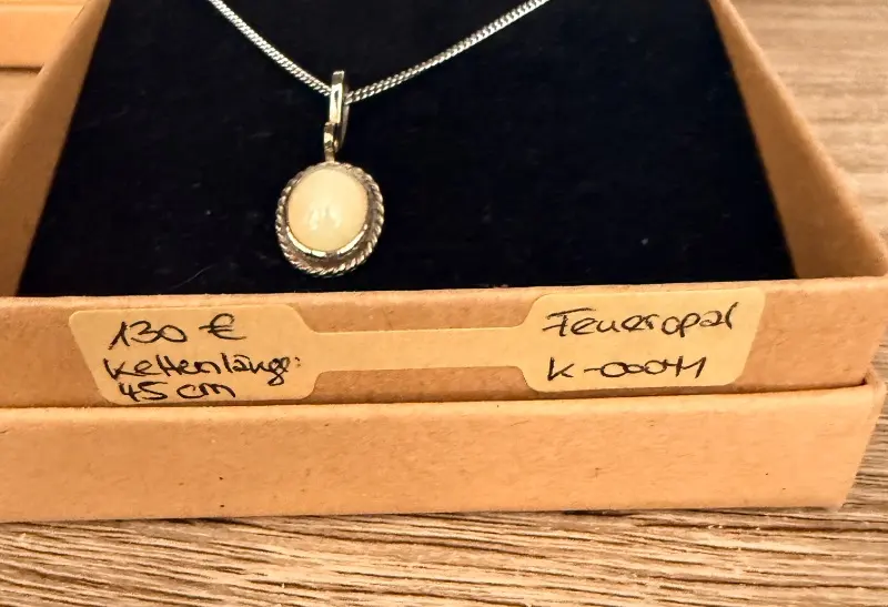 Silberkette mit Feueropal – Lopez Lumbi   Raymundo Jose