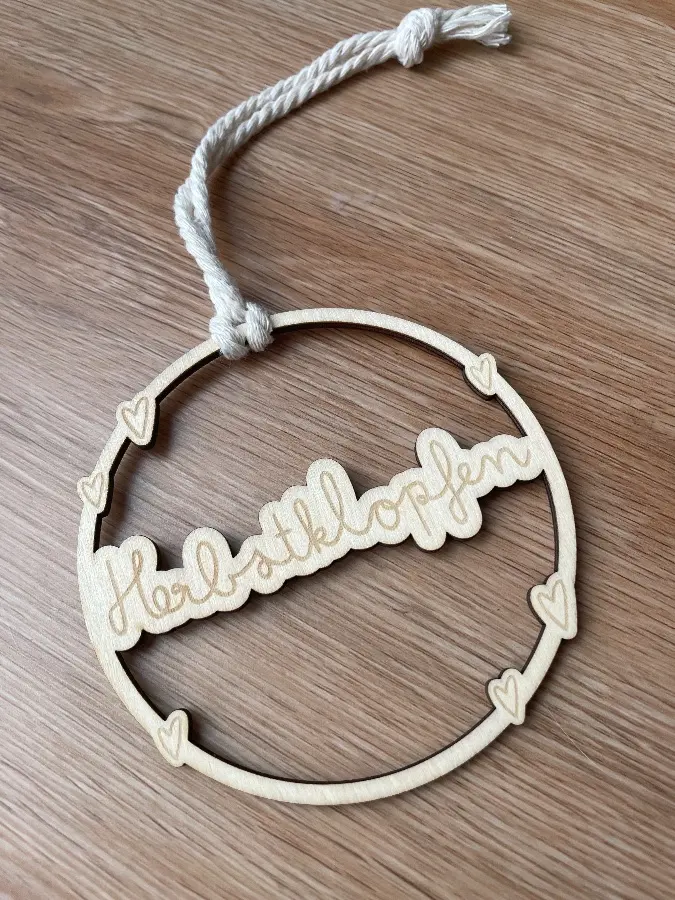 Holz-Dekoanhänger "Herzklopfen" (KSH11) – Elina Hilgenberg/ Kritzelina