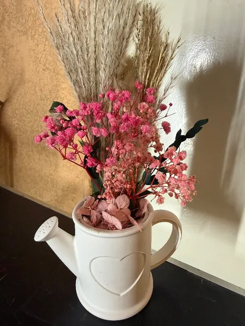 Kanne mit Blumen