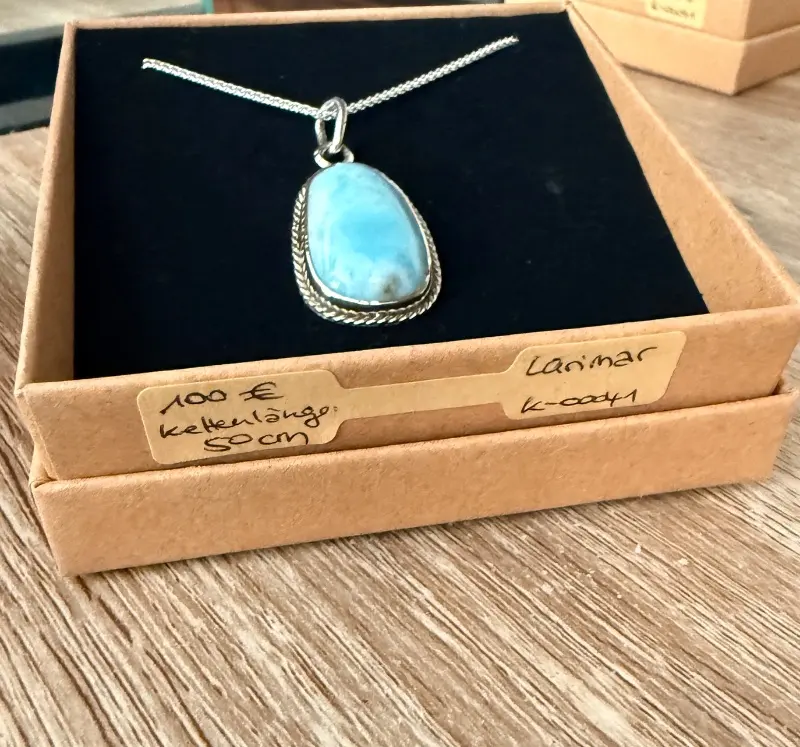 Silberkette mit Larimar – Lopez Lumbi Raymundo Jose