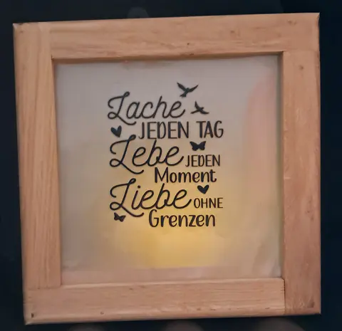 Holz-Teelichthalter mit Spruchmotiv "Lache, Lebe, Liebe