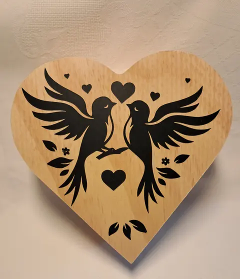 Holzschatulle mit Vogelmotiv