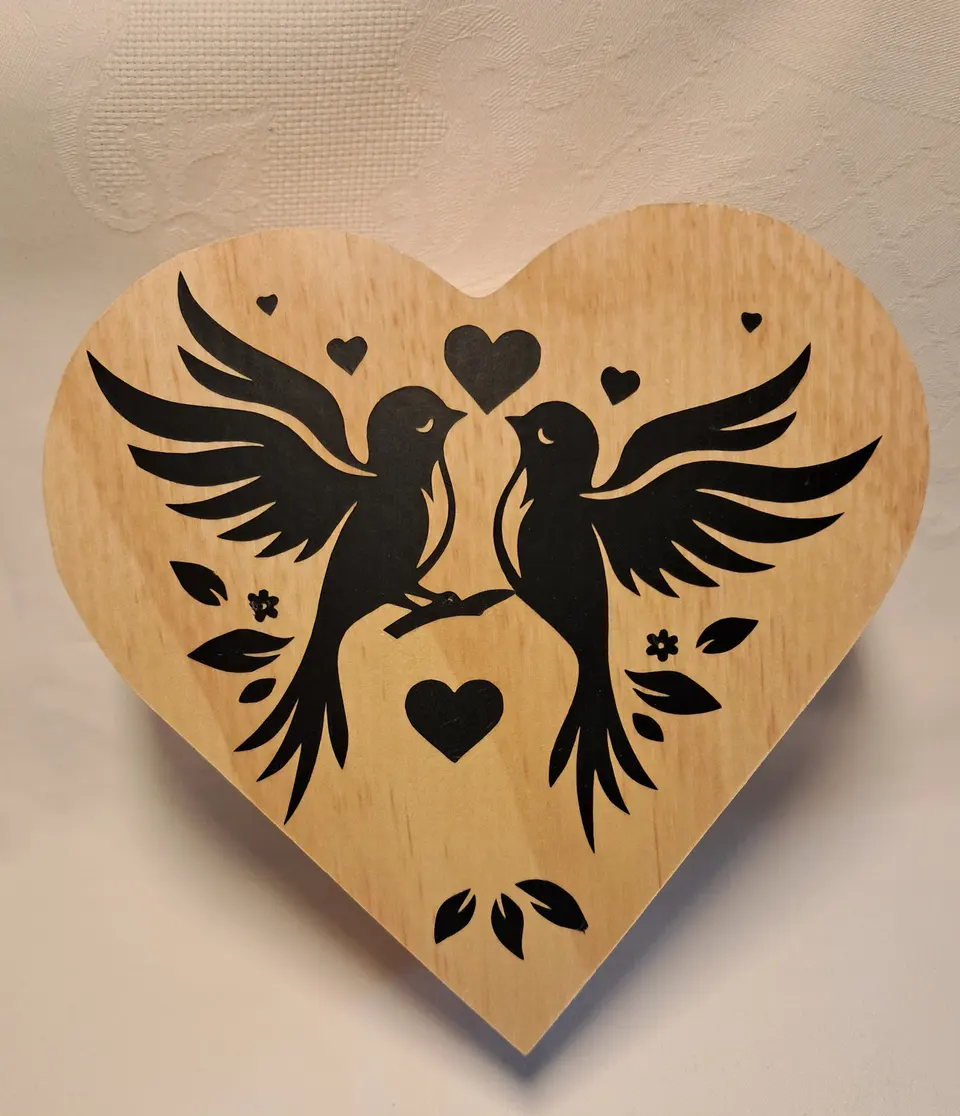 Holzschatulle mit Vogelmotiv – Matthias Drwenski