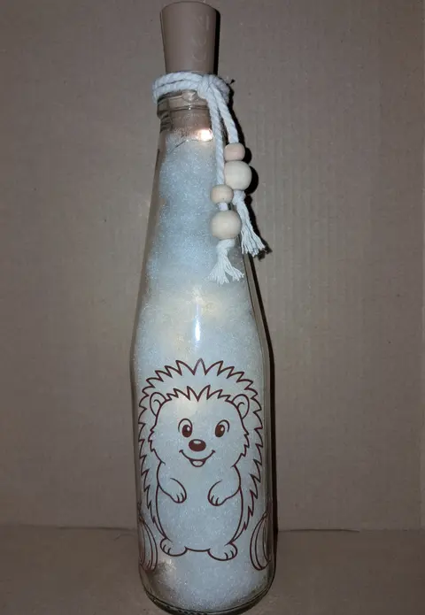 Leuchtflasche Igel mit Holzperlen