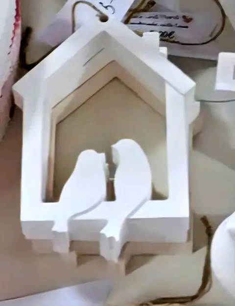 kleines Dekohaus mit 2 Vögeln