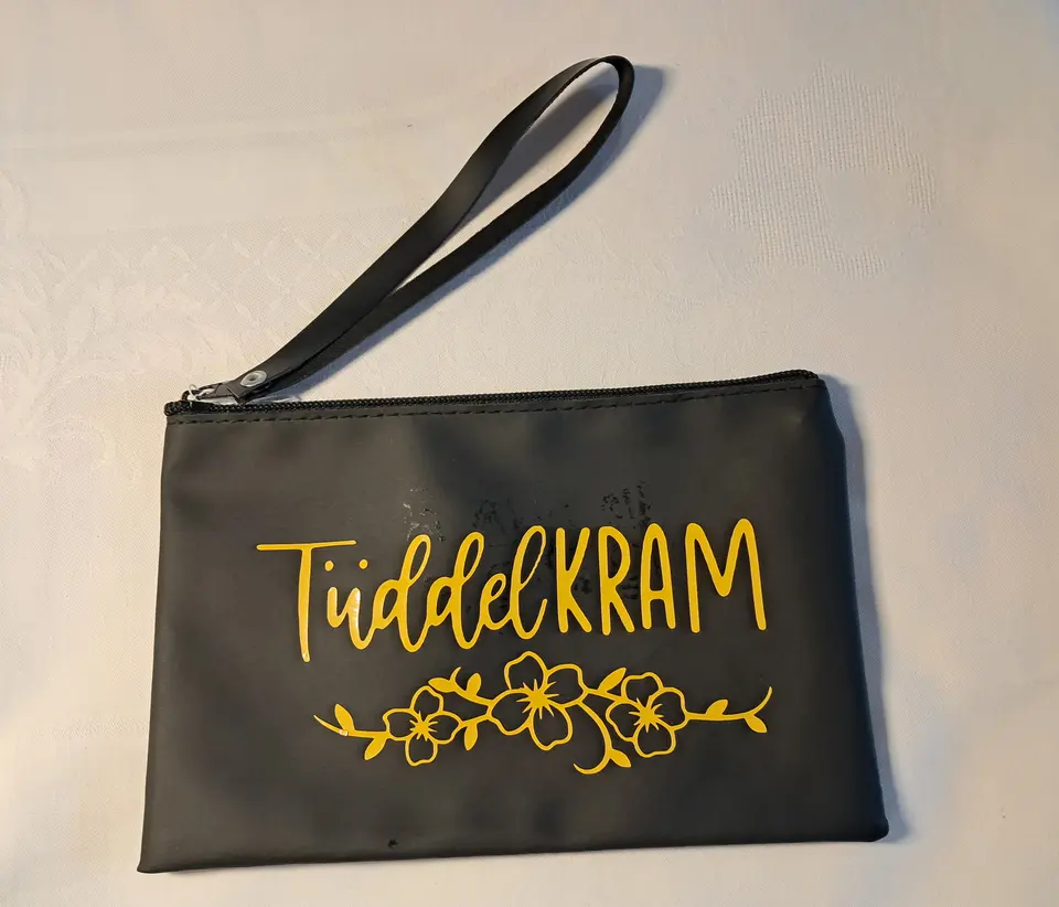 Handgelenktasche Tüddelkram – Matthias Drwenski