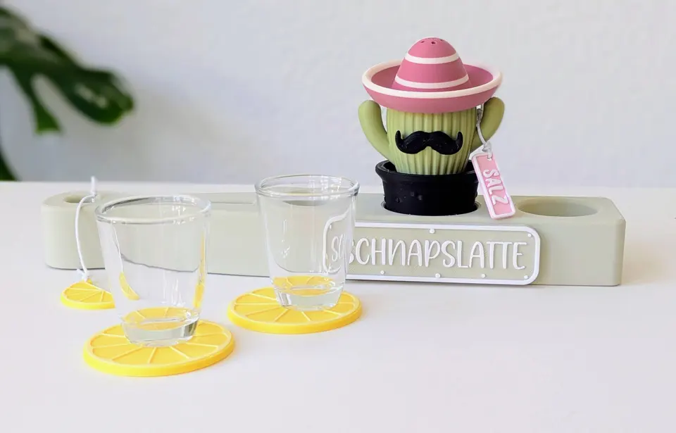 Schnapslatte Mr Nacho | 3D-Druck Set mit Salzstreuer, Schnapsgläser sowie Untersetzer, Schnapstablett | Tischdeko Geschenk – By Jana Kalbau