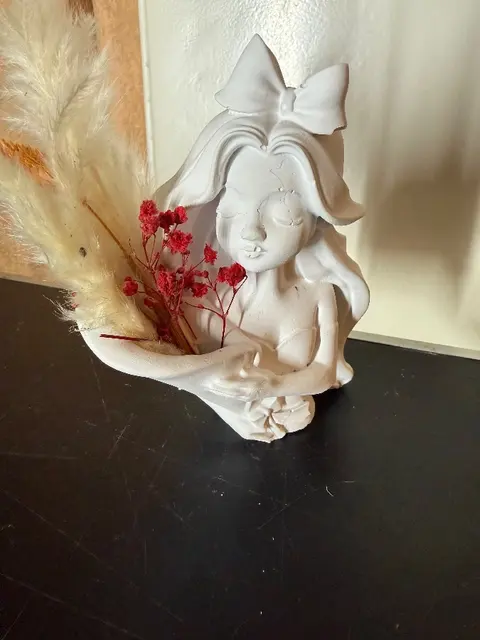 Mädchen mit Strauß