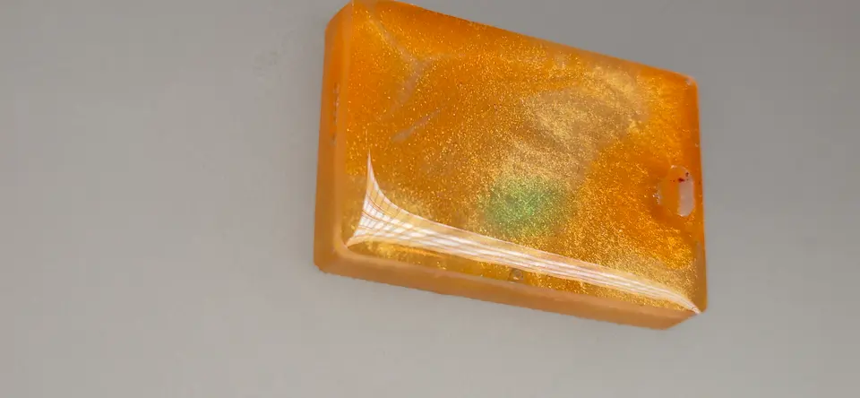 Kettenanhänger "A little breeze of Colour" – Gabriellas Harzschmuck