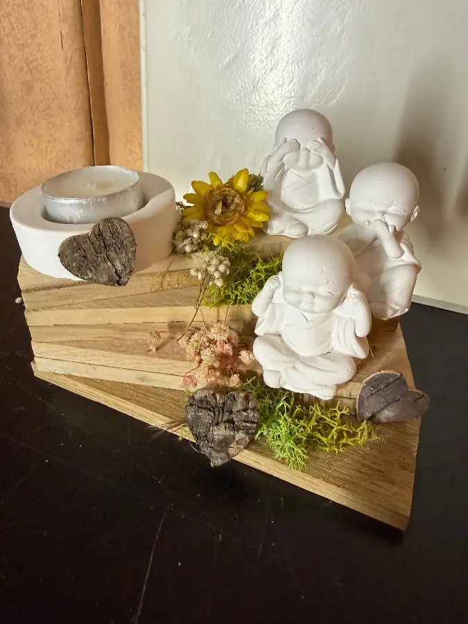 Treppe mit Buddhas – Kathrin Michaelis