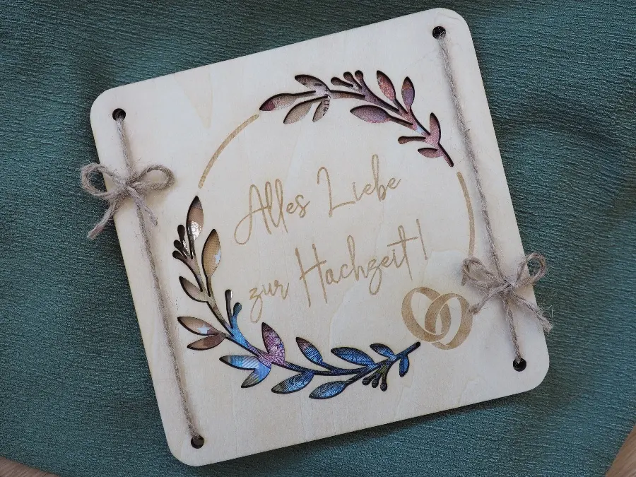 Holzkarte „Alles Liebe zur Hochzeit“ (KSH09) – Elina Hilgenberg/ Kritzelina
