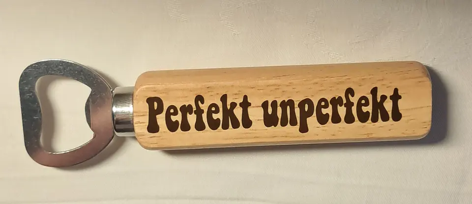 Flaschenöffner mit Holzgriff 'Perfekt unperfekt' – Matthias Drwenski