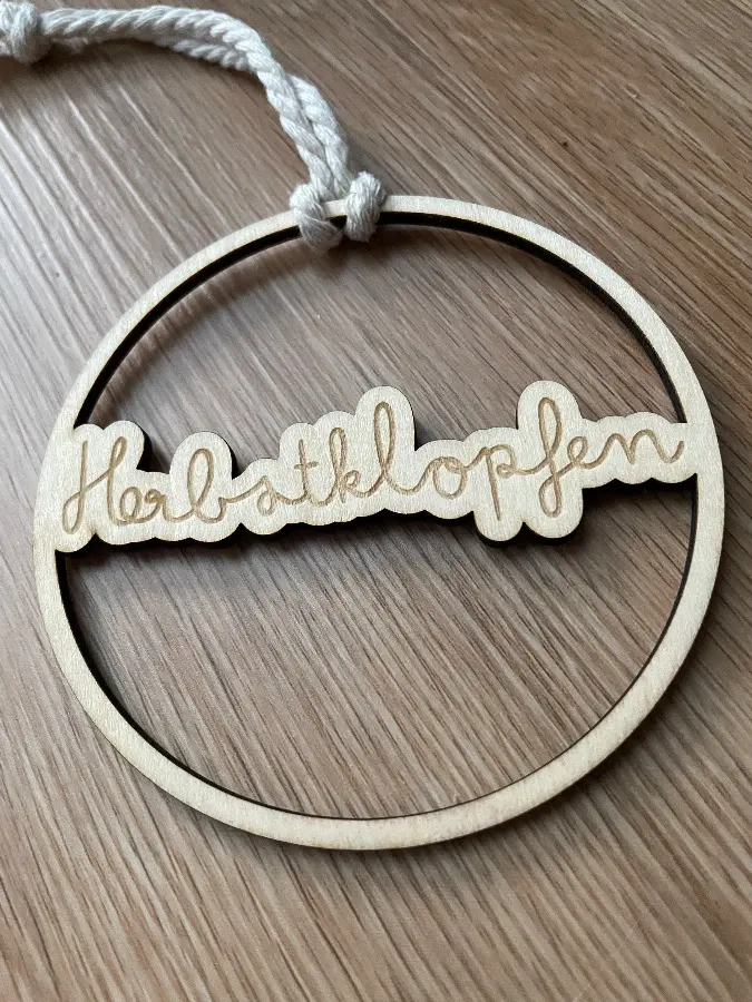 Holz-Dekoanhänger "Herzklopfen2" (KSH11) – Elina Hilgenberg/ Kritzelina
