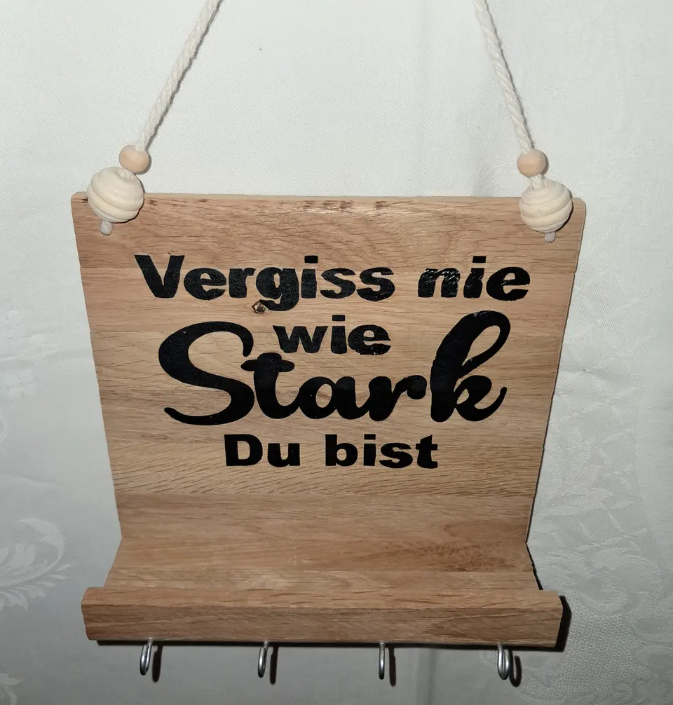 Holz-Wandboard mit Spruch - Vergiss nie, wie stark Du bist – Matthias Drwenski