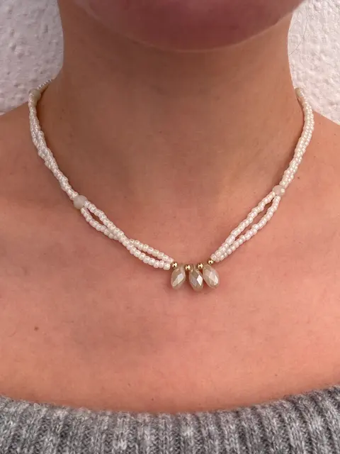 Weiße Kette + 3 Edelsteine