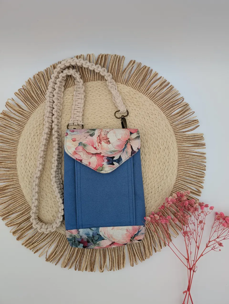 Handytasche mit Makramee-Gurtband – Rosalies Traumatelier | Rosalie Petrusch