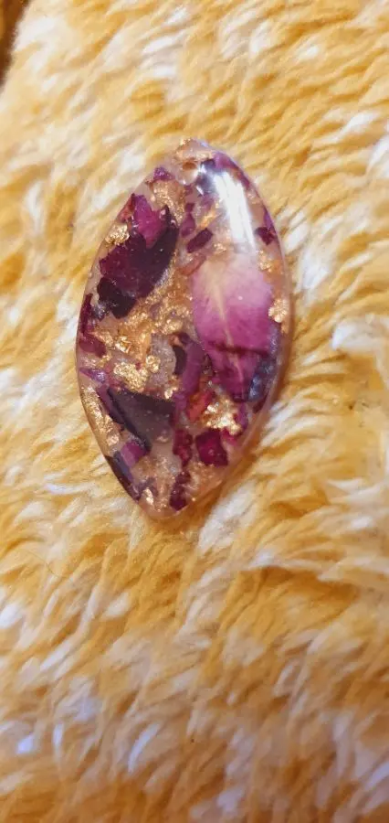 Kettenanhänger "Rosebud" – Gabriellas Harzschmuck