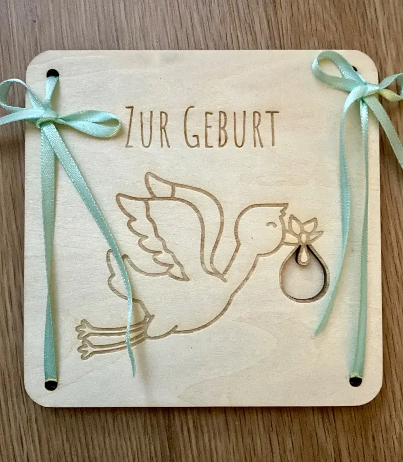 Holzkarte „Zur Geburt“ (KSH09) – Elina Hilgenberg/ Kritzelina