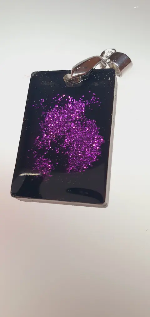 Kettenanhänger "Glitzerwelt" in Violett 