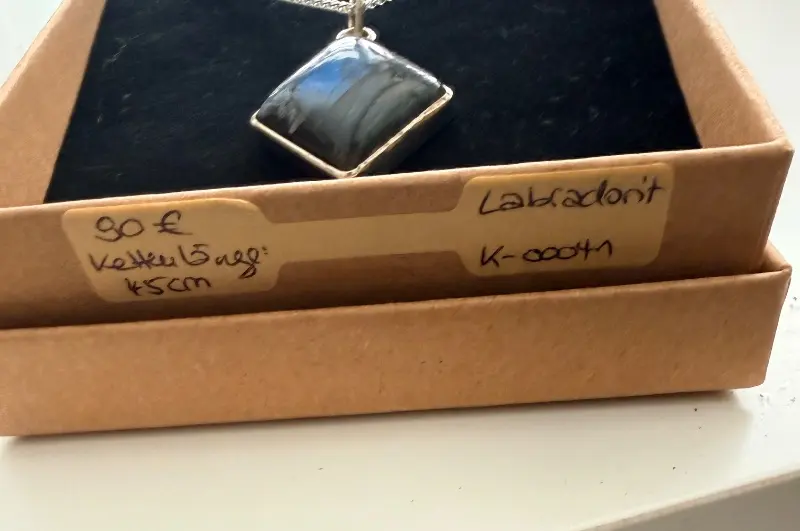 Silberkette mit Blauen Labradorit – Lopez Lumbi Raymundo Jose