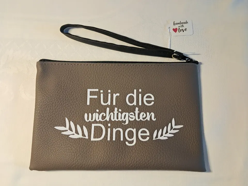 Handgemachte Handgelenktasche - Für die wichtigsten Dinge – Matthias Drwenski