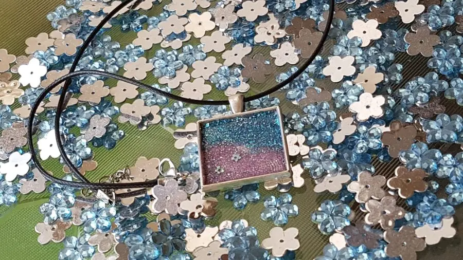Kettenanhänger "Summer Sky" – Gabriellas Harzschmuck
