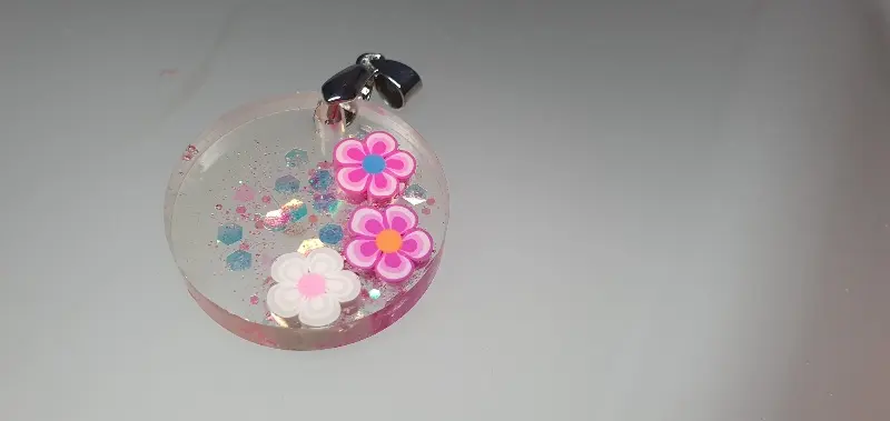 Kettenanhänger "Springtime" – Gabriellas Harzschmuck