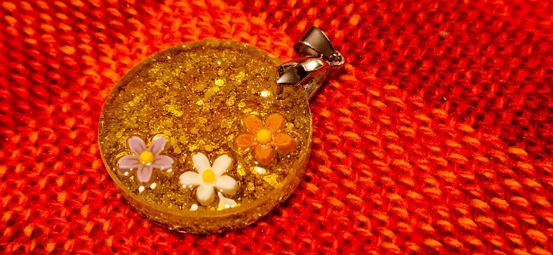 Kettenanhänger "Sparkles" in gelb – Gabriellas Harzschmuck