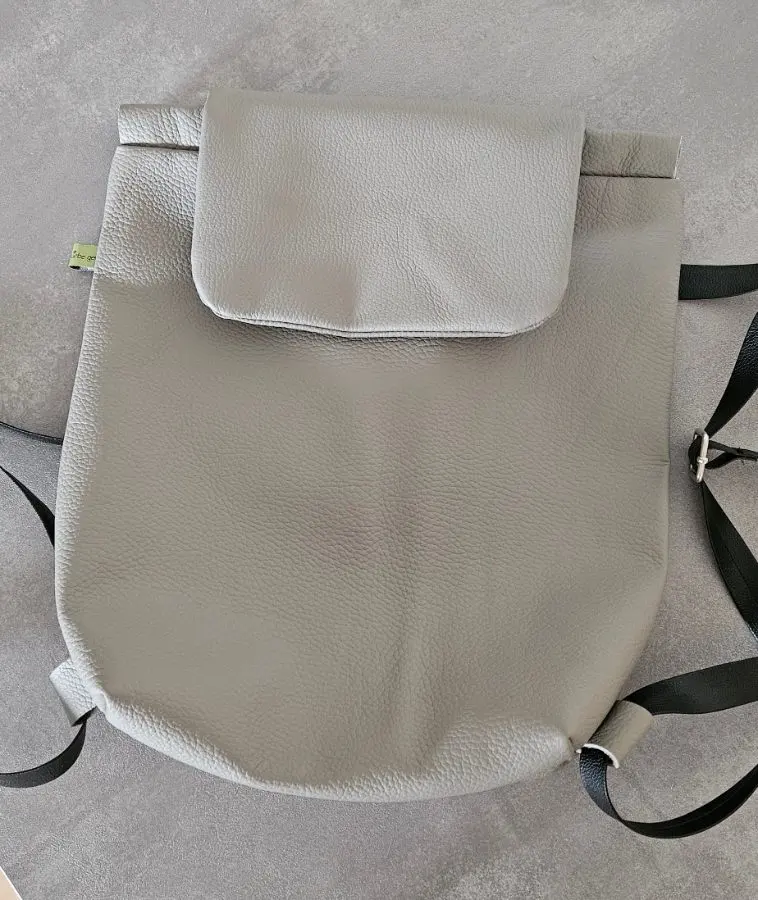 grauer Echtleder Rucksack – Sabine Müller